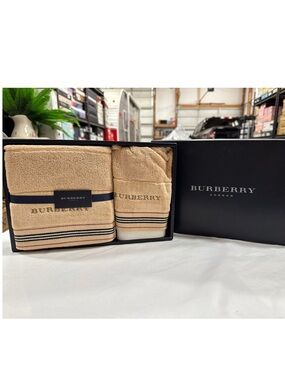 Burberry Beige Towel Gift Set with Signature Stripe Trim